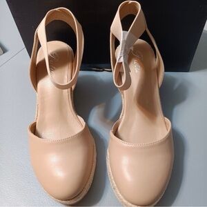 unused items Women's Sandals Size 8